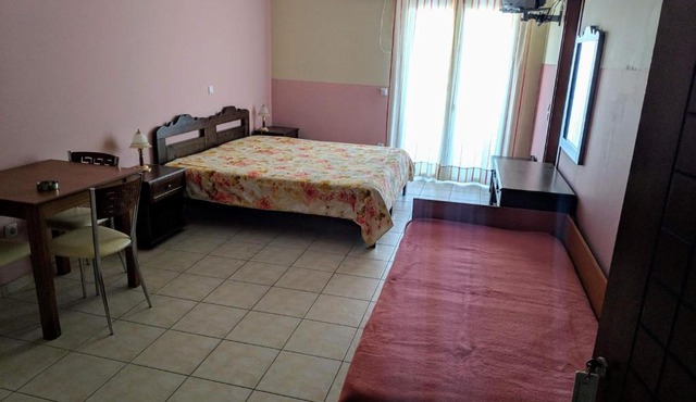 Dioni Studios & Apartments