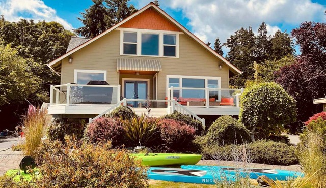 Direct Beach Access: Getaway on Port Orchard! in Bremerton