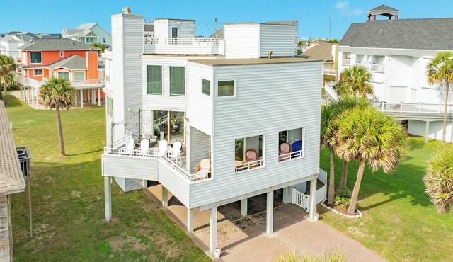 Dog Friendly Beachside Home w/4 Decks, Elevator, Easy Beach Access & More! in Galveston