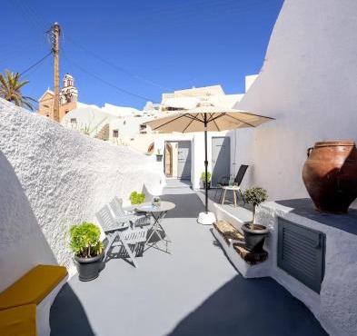 DOMEstic Cave House in Finikia Oia Santorini