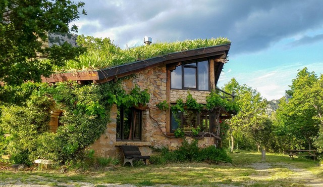 Ecological house in the middle of nature in Abella de la Conca