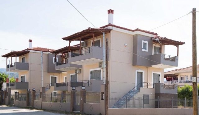 Electra Maisonette with Garden near Sea