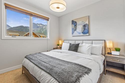 Elevated Mountain Living 2BD Spring Creek Unit in Canmore