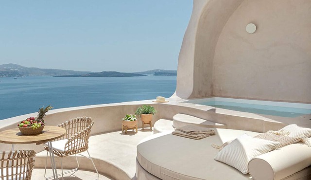 Exotic Cave Suite with Hot Tub and Sea view by Caldera Houses