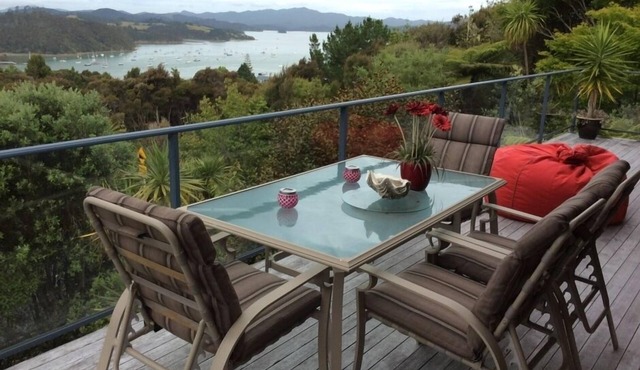 Fabulous comfortable 5 Bedroom home away from home in Opua