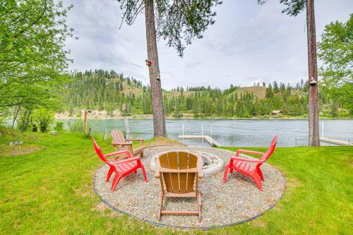 Family Fun on Ruby Creek: Cusick Hideaway w/Dock in Cusick
