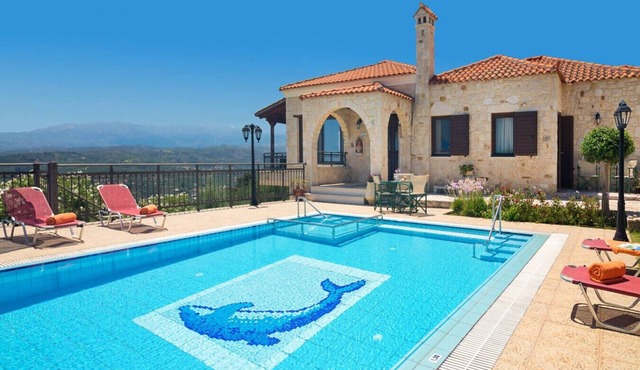 Family Villa w/Private Pool, BBQ & Childrens Area
