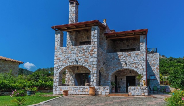 Friendly cozy villa with full luxurious amenities for family and friends.