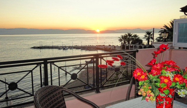 Galini Sea Apartment 2 at the Beach with Wi-Fi, A/C & Garden