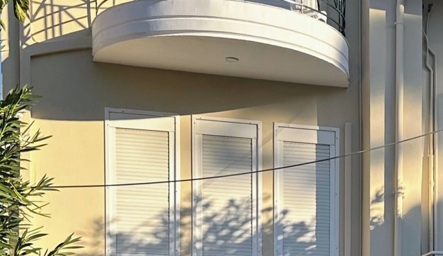 Gorgeous 8-bedroom House in Artemis town 10 min from airport 200m from the beach