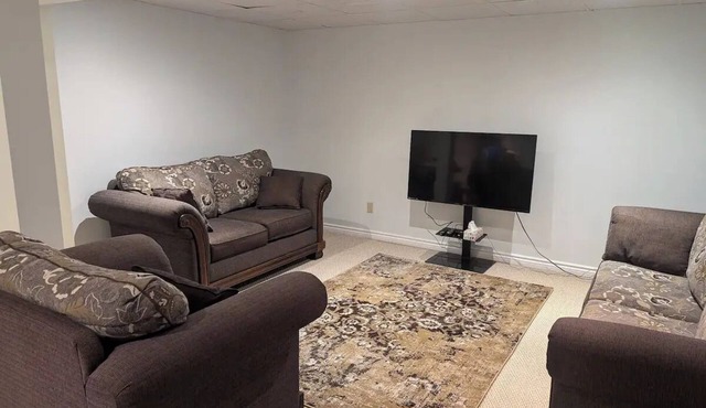 Grapeview Lower Level Apartment in St. Catharines