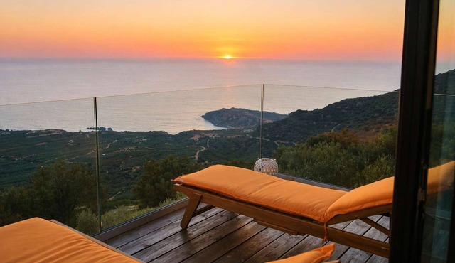 Harmony House- Sea View Cretan Escape with Jacuzzi