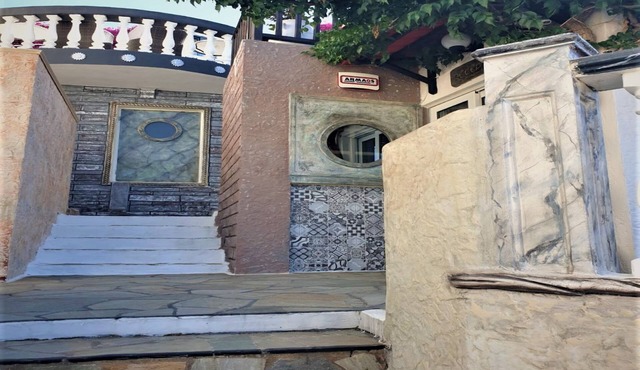 Hermes Korifi Suites private apartment
