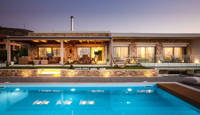 Hilltop 6-BR Villa Heated Pool & Sauna