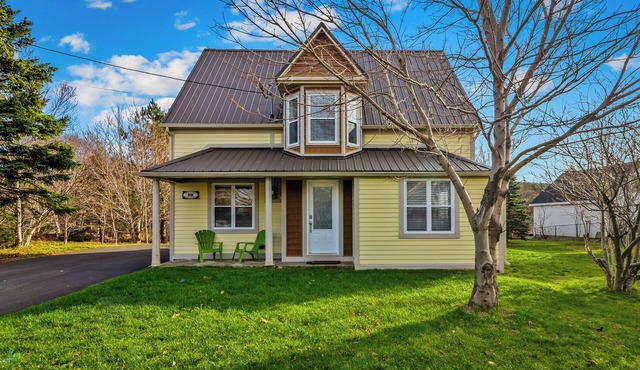 Historic 3BR W/Modern Comforts In Holyrood in Conception Bay Highway