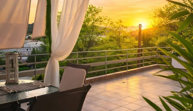 Holiday Home 'Domenica Apartment' with Mountain View, Wi-Fi and Air Conditioning
