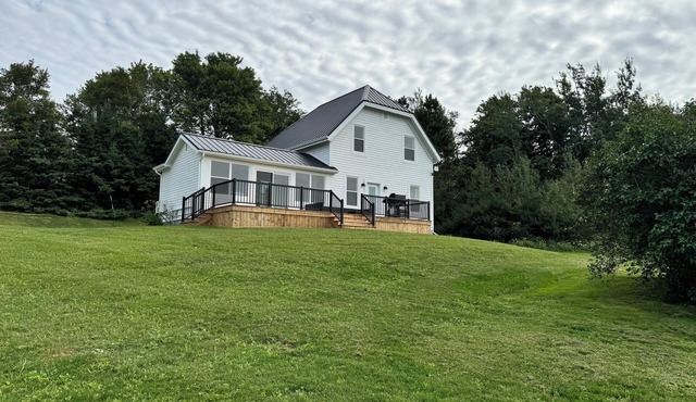 Hope River Hideaway - Quiet private home, minutes to attractions! in Breadalbane