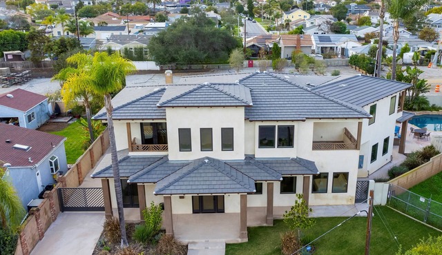 Huge Custom Villa - 5 Bedroom suites + Guesthouse for fee, Pool & Beach nearby! in Redondo Beach