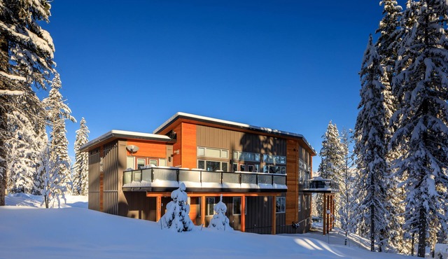Just completed 4 bedroom, 5 bathroom modern Town home, pool table, sleeps 10 in Golden