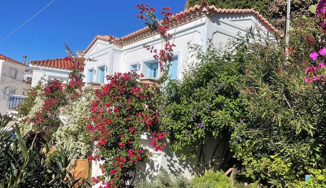 Karen’s Mikro Spiti, Poros.