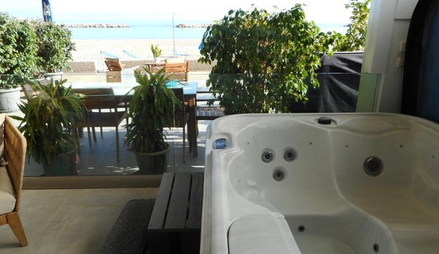Kyma beach accommodation Delfini apartment with spa jaccuzzi 6 guests