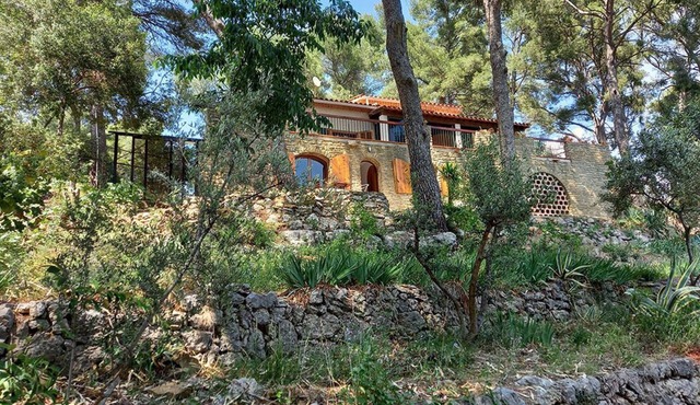 LA Maison Dans LES Pins in Le Castellet