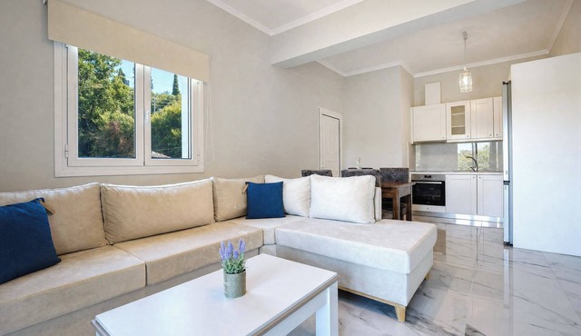 La Perla #2 | 2BR Apartment with Balcony