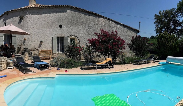 Large, comfortable country house with swimming pool near Les Vigiers golf course in Razac-de-Saussignac