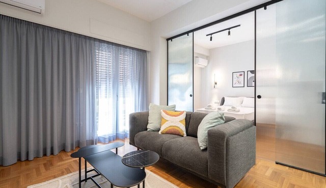 LIV - Peaceful Pagrati Getaway