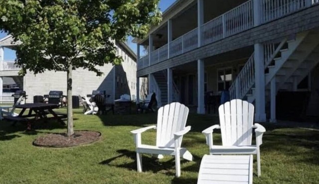 Located steps from Old Harbor and beaches nRestaurants and shops one block away. in New Shoreham