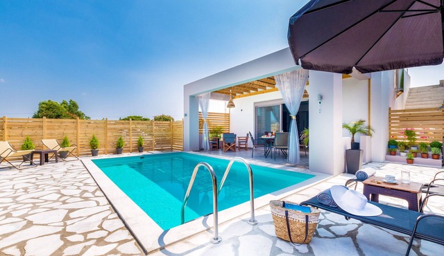 Luxurious Μodern Beachfront Villa with Private Swimming Pool ideal for Family
