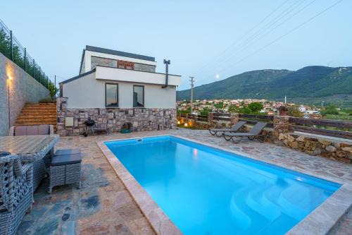 Luxury Nature Villa near Ephesus with Heated Pool in Kuşadası