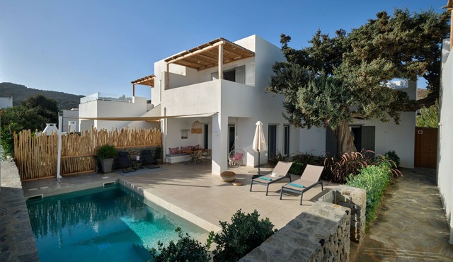 Luxury Scarlet beachfront Villa with heated pool, Molos, Paros