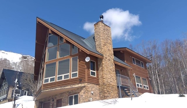 LUXURY SKI OR GOLF HOME 4 Bedroom, 3.5 Bathroom Walk to Rusutsu Resort, Japan in Niseko