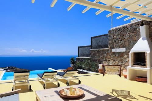 Luxury Villa With Pool and Sunset View!