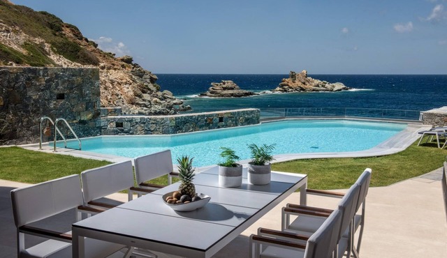 Made By The Sea Villas 12 BDRM in Mades