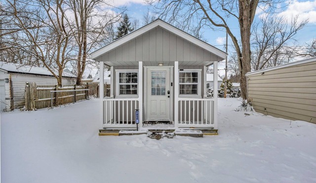Madison's Lakeside Tiny Home Dream Getaway! in Madison
