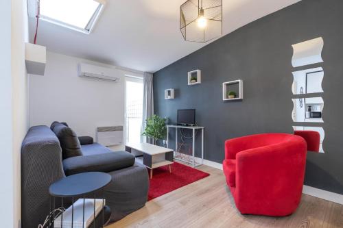 Magenta Square Central 1 Bdr with AC in Nice