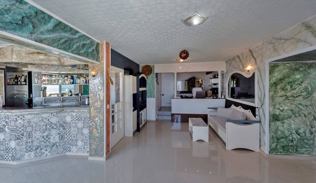 Magnificent View nice double room with shared pool and Ac