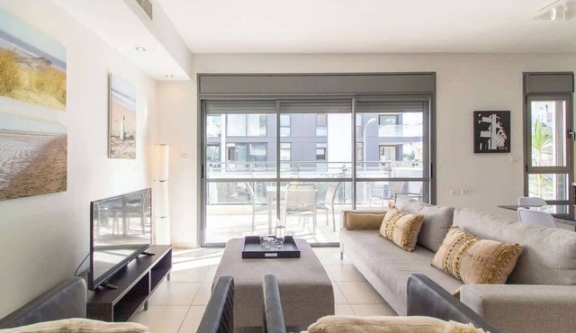 MAMAD Stunning 2BR/2BA SeaView Apt| By SweetyGuest in Tel Aviv-Yafo
