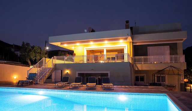 Mariannes Olive Grive - Villa with Pool near Looutraki