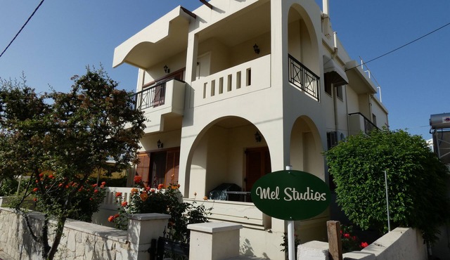 Mel Studio 1, a modern, spacious and fully equipped apartment next to the sea.