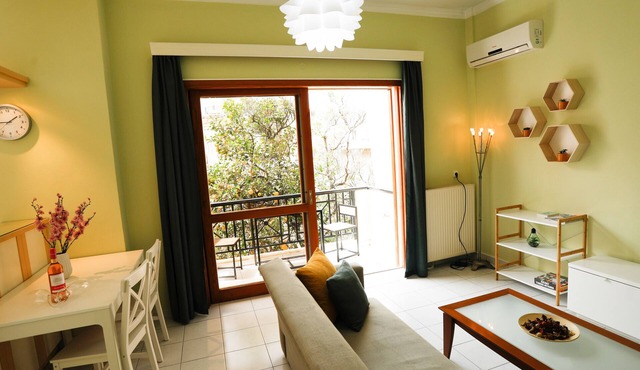 Mel Studio 2, a modern, spacious and fully equipped apartment next to the sea.