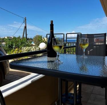 Miros apts 2 in Agia Pelagia 50m from the beach