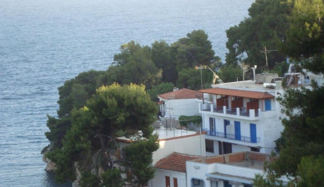 Mirsini Rooms in Votsi