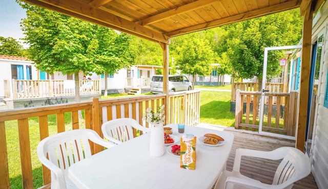 Mobilehome with air conditioning, terrace and pool
