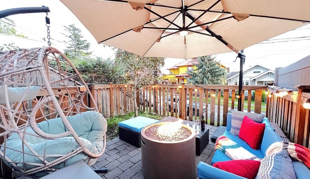 Modern 2BR w Fire Pit & BBQ - Perfect for Families, Travel Nurses & Corp Housing in Seattle