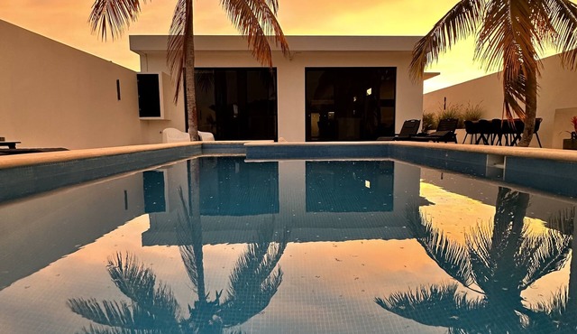 Modern new build, one level with private pool, walk to the beach in Chelem