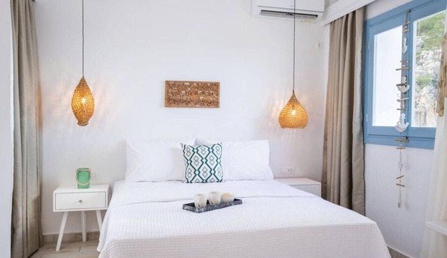 Modern Sea-View Suite with Private Balcony – Yploui Suites Karpathos