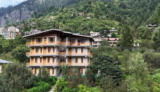 Mountain View -bedroom, bed & breakfast in welcoming Manali in Manali